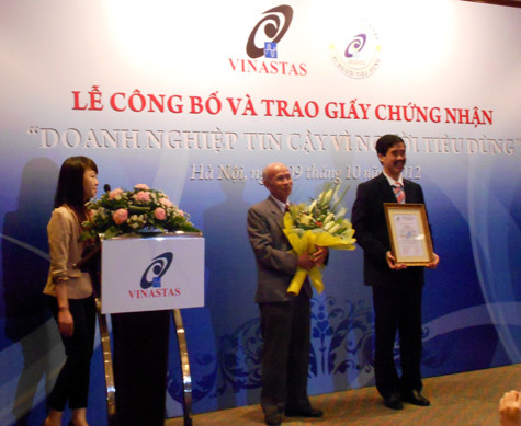 Ngày 9/10/2012, tại Hà Nội, Hội tiêu chuẩn và Bảo vệ NTD Việt Nam đã tổ chức trọng thể Lễ công bố và trao giấy chứng nhận "Doanh nghiệp tin cậy vì NTD" cho Công ty CP Sữa Việt Nam (Vinamilk). Ngày 9/10/2012, tại Hà Nội, Hội tiêu chuẩn và Bảo vệ NTD Việt Nam đã tổ chức trọng thể Lễ công bố và trao giấy chứng nhận "Doanh nghiệp tin cậy vì NTD" cho Công ty CP Sữa Việt Nam (Vinamilk).
