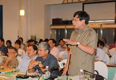 Ông Lê Nam, Phó Trưởng đoàn ĐBQH tỉnh Thanh Hóa: “QH không chỉ sửa luật theo tinh thần nghị quyết của Đảng mà quan trọng hơn, tới đây phải đưa ra những tiêu chí, tìm được người ái quốc, trong sạch đảm đương công việc khó khăn này”. Ảnh: NGHĨA NHÂN