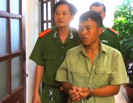 Ke vut xac nu sinh nhan la "em" sat thu Le Van Luyen