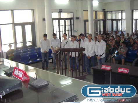 Cáo bị cáo tại tòa. Cáo bị cáo tại tòa.