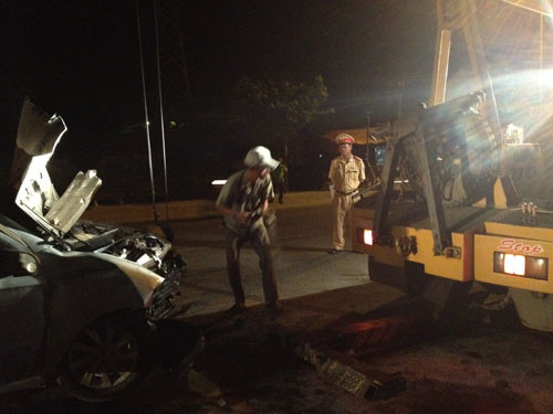 Khi xe lưu thông đến đường Võ Thị Sáu, P.Thống Nhất (TP.Biên Hòa), bỗng dưng phát ra một tiếng nổ lớn. Khi xe lưu thông đến đường Võ Thị Sáu, P.Thống Nhất (TP.Biên Hòa), bỗng dưng phát ra một tiếng nổ lớn.