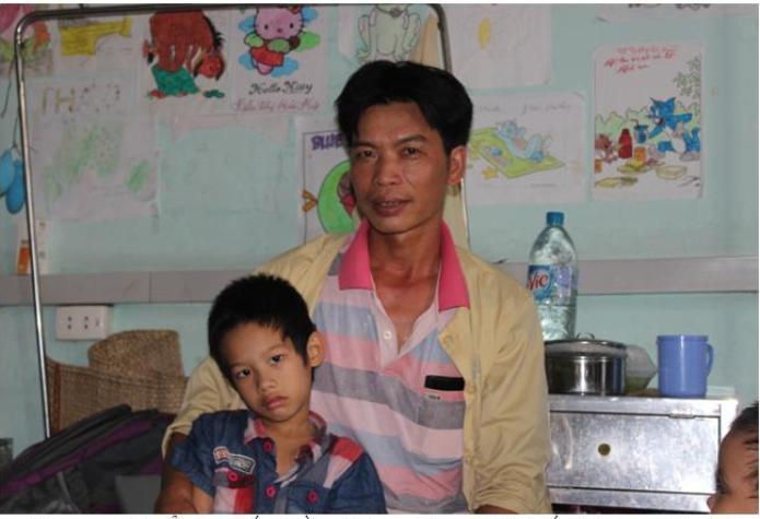 EEm Kiều Đăng Quang, 6 tuổi quê Quốc Oai – Hà Nội, đã vào viện được 8 ngày, bé vẫn trong tình trạng mệt mỏi. EEm Kiều Đăng Quang, 6 tuổi quê Quốc Oai – Hà Nội, đã vào viện được 8 ngày, bé vẫn trong tình trạng mệt mỏi.