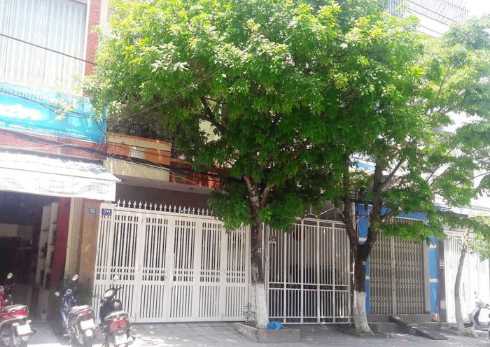 Căn nhà số 30 đường Lê Lợi (quận Hải Châu, Đà Nẵng) nơi được cho là nhà của ông Linh đóng cửa im lìm suốt nhiều ngày qua. Ảnh: TT Căn nhà số 30 đường Lê Lợi (quận Hải Châu, Đà Nẵng) nơi được cho là nhà của ông Linh đóng cửa im lìm suốt nhiều ngày qua. Ảnh: TT