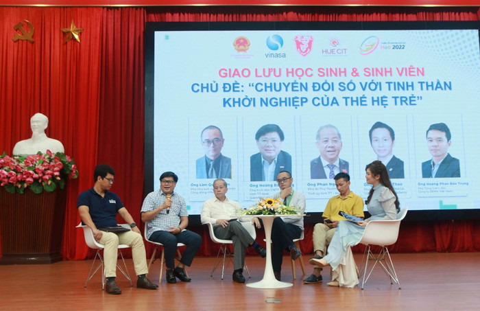 Đại học Huế cùng với Ủy ban Nhân dân tỉnh Thừa Thiên Huế thực hiện buổi giao lưu về chuyển đổi số. Đại học Huế cùng với Ủy ban Nhân dân tỉnh Thừa Thiên Huế thực hiện buổi giao lưu về chuyển đổi số.