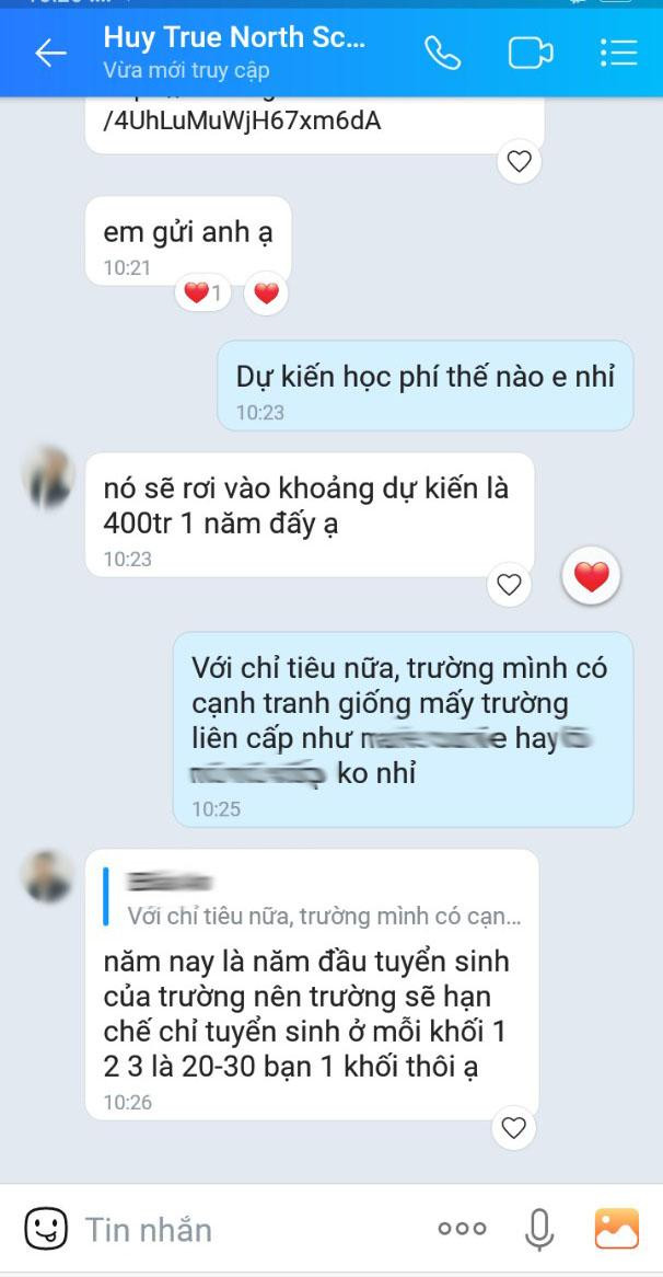 Dù chưa có trường lớp nhưng nhân viên tư vấn tuyển sinh tên Huy của True North School vẫn gửi cho phóng viên thông tin về chỉ tiêu tuyển sinh và mức học phí . Ảnh: Trung Dũng
