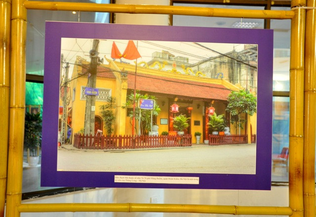 Đền Bạch Mã, phố Hàng Buồm là một trong những tứ trấn của Thăng Long – Hà Nội. Đền Bạch Mã, phố Hàng Buồm là một trong những tứ trấn của Thăng Long – Hà Nội.