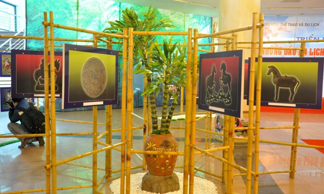 Triển lãm nhằm tôn vinh những giá trị văn hóa truyền thống của dân tộc Việt. Triển lãm nhằm tôn vinh những giá trị văn hóa truyền thống của dân tộc Việt.