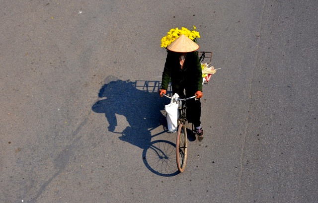 Trong suy nghĩ của nhiều người chiếc xe đạp không có ý nghĩa bởi giá trị vật chất nhỏ nhưng trong xã hội, với người lao động nó là nguồn sống, là phương tiện mưu sinh mỗi ngày. Trong suy nghĩ của nhiều người chiếc xe đạp không có ý nghĩa bởi giá trị vật chất nhỏ nhưng trong xã hội, với người lao động nó là nguồn sống, là phương tiện mưu sinh mỗi ngày.