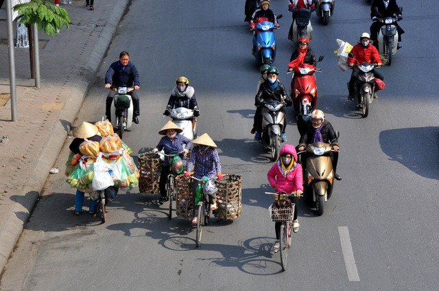 Tuy nhiên, một bộ phận người lao động đang xử dụng xe đạp như một phương tiện chính để kiếm sống mỗi ngày. Tuy nhiên, một bộ phận người lao động đang xử dụng xe đạp như một phương tiện chính để kiếm sống mỗi ngày.