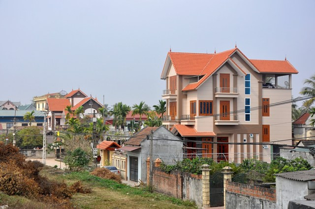 Ngày càng nhiều hơn những ngôi nhà cao tầng được mọc lên trên địa bàn xã Đắc Sở. Đời sống người dân được cải thiện hơn nhờ việc trồng cây phật thủ. Ngày càng nhiều hơn những ngôi nhà cao tầng được mọc lên trên địa bàn xã Đắc Sở. Đời sống người dân được cải thiện hơn nhờ việc trồng cây phật thủ.