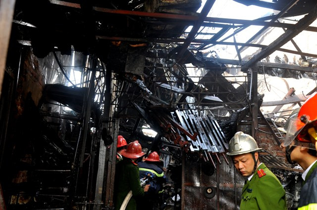 Hiện trường vụ hỏa hoạn thương tâm trong buổi sáng 2/1 tại khu ổ chuột của người lao động nghèo.