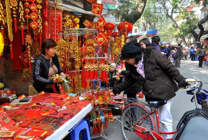 Sắc Xuân ngập tràn trên phố Hàng Lược.