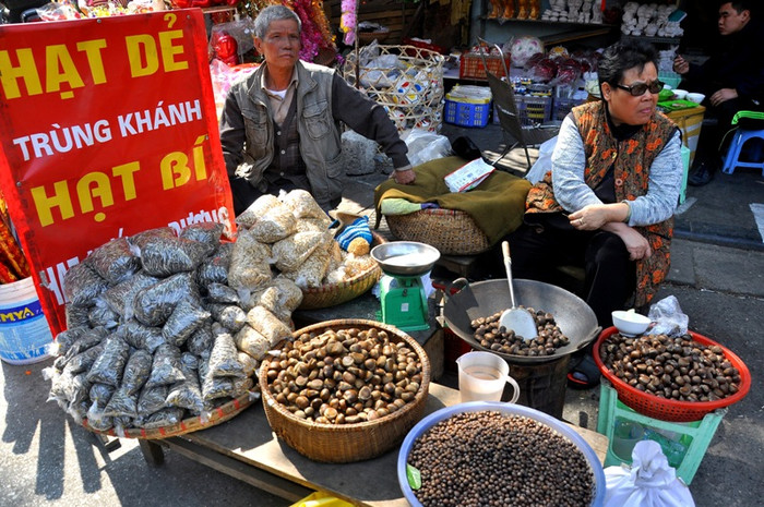 Quầy hàng đặc biệt ở góc chợ Hàng Lược.