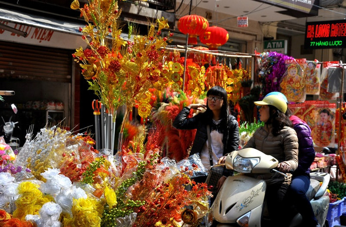 Dịp này, các mặt hàng trang trí được nhiều người chọn mua nhất.