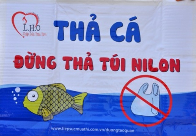 Thả cá đừng thả túi nilon Thả cá đừng thả túi nilon
