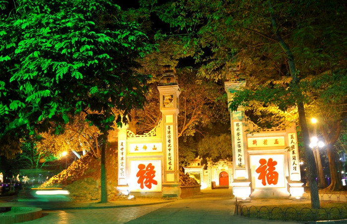 Vẫn hình ảnh đó, nhưng nó lại làm ta sao xuyến hơn bởi thời điểm chuyển giao giữa cái cũ và cái mới. Vẫn hình ảnh đó, nhưng nó lại làm ta sao xuyến hơn bởi thời điểm chuyển giao giữa cái cũ và cái mới.