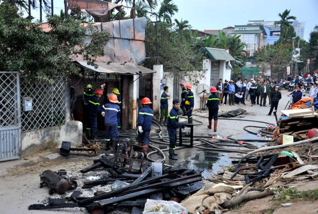 Đội PCCC và các lực lượng chức năng đã có mặt ngay sau khi được tin để dập tắt đám cháy. Đội PCCC và các lực lượng chức năng đã có mặt ngay sau khi được tin để dập tắt đám cháy.