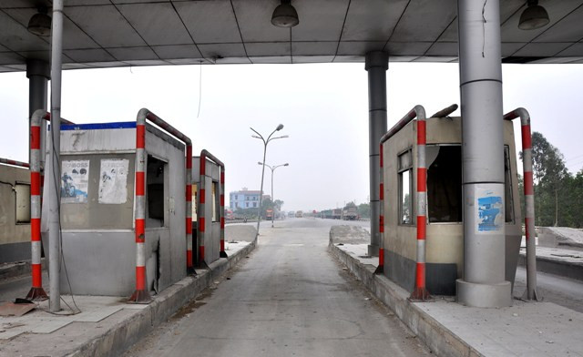 Được biết, Trạm thu phí Nam Cầu Giẽ do Công ty TNHH Hải Châu giành quyền thu phí trong thời hạn 5 năm với giá 239 tỉ đồng từ ngày 1-7-2007 đến ngày 30-6-2012.