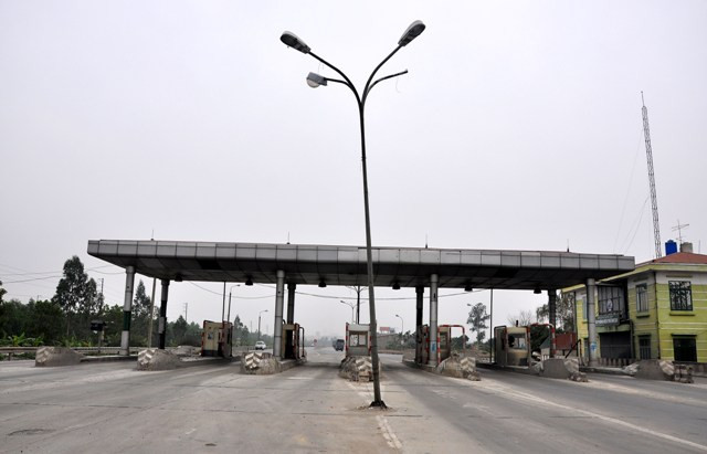 Trạm thu phí nam cầu Giẽ chính thức ngừng hoạt động từ ngày 30/4/2013 do hết hạn hợp đồng chuyển giao quyền thu phí.