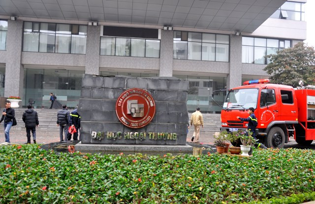 Đám cháy đã gây hoang mang và hoảng loạn cho nhiều học sinh và sinh viên trong trường.