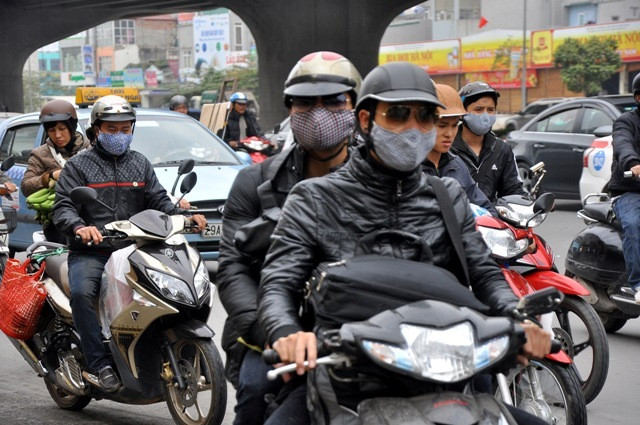 Xe nào cũng “lỉnh khỉnh” đồ đạc kèm theo. Xe nào cũng “lỉnh khỉnh” đồ đạc kèm theo.