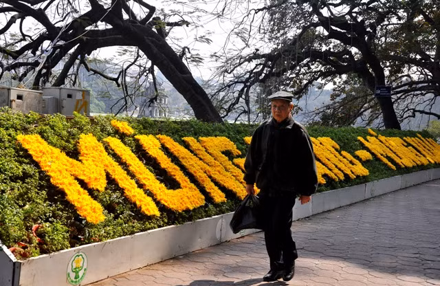 Hà Nội đang rộng ràng đón xuân Giáp Ngọ 2014. Hà Nội đang rộng ràng đón xuân Giáp Ngọ 2014.