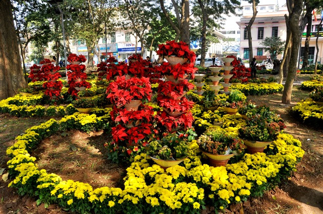 Hà Nội như được khoác “áo mới” trong những ngày chuyển giao giữa năm mới và năm cũ. Hà Nội như được khoác “áo mới” trong những ngày chuyển giao giữa năm mới và năm cũ.