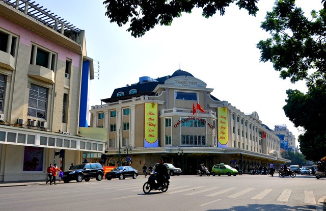 Trung tâm thương mại Tràng Tiền Plaza những ngày giáp tết Giáp Ngọ. Trung tâm thương mại Tràng Tiền Plaza những ngày giáp tết Giáp Ngọ.