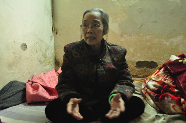 Bà Nguyễn Thị Đồng vẫn còn bàng hoàng khi kể lại việc làm của người cháu nội mình. Bà Nguyễn Thị Đồng vẫn còn bàng hoàng khi kể lại việc làm của người cháu nội mình.