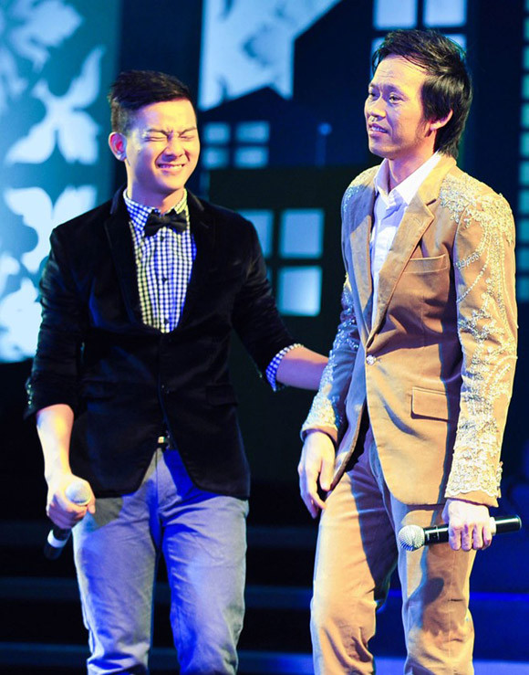 Hoài Lâm - Hoài Linh trong một lần đứng chung sân khấu Hoài Lâm - Hoài Linh trong một lần đứng chung sân khấu