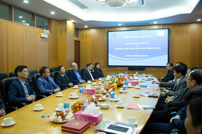 Đại diện lãnh đạo hai đơn vị trao đổi thảo luận về các nội dung hợp tác.