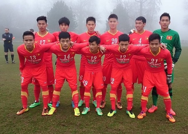 Đội tuyển U19 Việt Nam nòng cốt là 19 cầu thủ thuộc Học viện bóng đá Hoàng Anh Gia Lai - Arsenal JMG đang huấn luyện thi đấu tại Vương quốc Anh Đội tuyển U19 Việt Nam nòng cốt là 19 cầu thủ thuộc Học viện bóng đá Hoàng Anh Gia Lai - Arsenal JMG đang huấn luyện thi đấu tại Vương quốc Anh