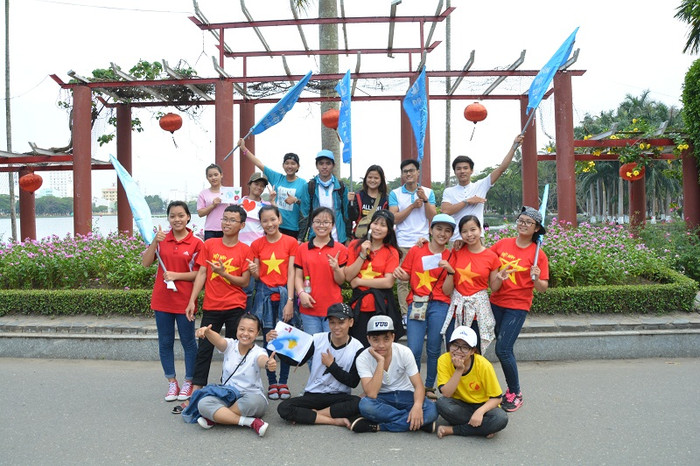 Minh Tâm chụp ảnh lưu niệm cùng các thành viên trong đoàn (Ảnh: Nhân vật cung cấp) Minh Tâm chụp ảnh lưu niệm cùng các thành viên trong đoàn (Ảnh: Nhân vật cung cấp)