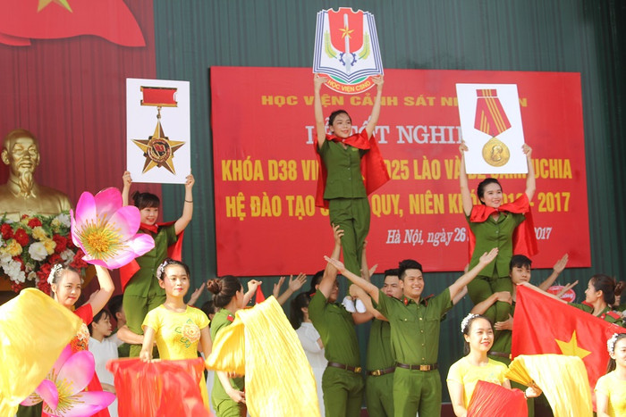Bảng tổng hợp kế hoạch giáo dục ở tiểu học và trung học cơ sở ở bản dự thảo công bố vào tháng 4/2017 (Ảnh chụp tài liệu) Bảng tổng hợp kế hoạch giáo dục ở tiểu học và trung học cơ sở ở bản dự thảo công bố vào tháng 4/2017 (Ảnh chụp tài liệu)