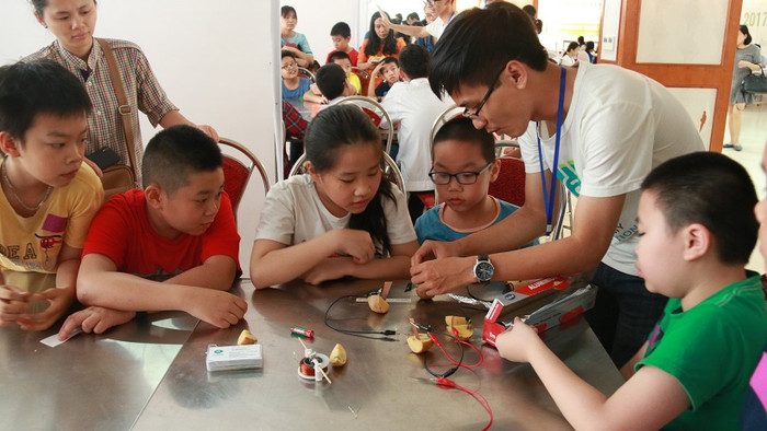 Nếp nghĩ “thi gì học nấy” là trở lực lớn khi đưa giáo dục STEM vào nhà trường (Ảnh minh họa: Báo Vietnamnet) Nếp nghĩ “thi gì học nấy” là trở lực lớn khi đưa giáo dục STEM vào nhà trường (Ảnh minh họa: Báo Vietnamnet)