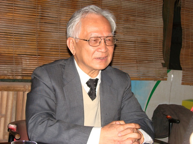 Chuyên gia kinh tế Bùi Kiến Thành. Chuyên gia kinh tế Bùi Kiến Thành.