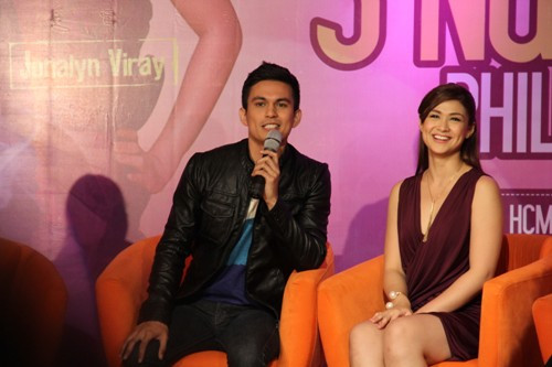 Cũng trong dịp này, Tom nhận được rất nhiều câu hỏi về vai diễn trong phim "Người tình của chồng tôi" và cả những câu hỏi liên quan về giới tính thật. Nói về lần đầu tiên nhận vai diễn đồng tính, Tom cho biết, anh thật sự bối rối vì không biết mình có làm tròn vai được hay không. Anh phải diễn những cảnh nắm tay, nhìn trìu mến, thậm chí có những cảnh nóng với bạn diễn nam. Đây quả thật là một thử thách lớn đối với chàng diễn viên điển trai này trong lần đầu nhập vai đồng tính. Cũng trong dịp này, Tom nhận được rất nhiều câu hỏi về vai diễn trong phim "Người tình của chồng tôi" và cả những câu hỏi liên quan về giới tính thật. Nói về lần đầu tiên nhận vai diễn đồng tính, Tom cho biết, anh thật sự bối rối vì không biết mình có làm tròn vai được hay không. Anh phải diễn những cảnh nắm tay, nhìn trìu mến, thậm chí có những cảnh nóng với bạn diễn nam. Đây quả thật là một thử thách lớn đối với chàng diễn viên điển trai này trong lần đầu nhập vai đồng tính.