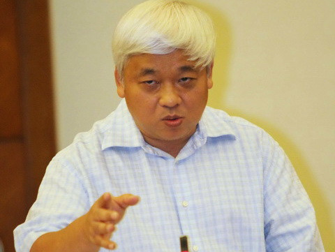 Ngay sau đó, ngày 22/8, Báo Thanh niên online đã cho đăng tải tin “Thông tin bịa đặt” với nội dung sau đây: “Gần đây trên một số trang mạng cho rằng một số tờ báo trong đó có cả Thanh Niên, đã đăng tải các bài viết “nhằm tô son, trát phấn” cho các ông Trầm Bê và bầu Kiên. Thanh Niên xin thông báo cùng bạn đọc: những thông tin (liên quan đến Thanh Niên) này là hoàn toàn bịa đặt. Thanh Niên khẳng định trong suốt thời gian qua không đăng bất cứ một bài viết nào về các nhân vật được đề cập”. Theo tìm kiếm của chúng tôi, quả thật không tìm thấy bài viết nào về Trầm Bê và bầu Kiên trên Thanh Niên như khẳng định của Quan Làm Báo. Ngay sau đó, ngày 22/8, Báo Thanh niên online đã cho đăng tải tin “Thông tin bịa đặt” với nội dung sau đây: “Gần đây trên một số trang mạng cho rằng một số tờ báo trong đó có cả Thanh Niên, đã đăng tải các bài viết “nhằm tô son, trát phấn” cho các ông Trầm Bê và bầu Kiên. Thanh Niên xin thông báo cùng bạn đọc: những thông tin (liên quan đến Thanh Niên) này là hoàn toàn bịa đặt. Thanh Niên khẳng định trong suốt thời gian qua không đăng bất cứ một bài viết nào về các nhân vật được đề cập”. Theo tìm kiếm của chúng tôi, quả thật không tìm thấy bài viết nào về Trầm Bê và bầu Kiên trên Thanh Niên như khẳng định của Quan Làm Báo.