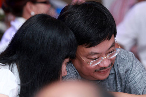 Chiều 27/8, tại buổi lễ phát động thi đua lập thành tích quý 4/2012 của Tập đoàn Masan tổ chức ở TP.HCM, ông Nguyễn Đăng Quang đã bác bỏ những tin đồn liên quan đến việc bị bắt giữ và cho biết ông vừa trở về Việt Nam sau mấy ngày đưa con đi du học.(Ảnh: Thành Luân) Chiều 27/8, tại buổi lễ phát động thi đua lập thành tích quý 4/2012 của Tập đoàn Masan tổ chức ở TP.HCM, ông Nguyễn Đăng Quang đã bác bỏ những tin đồn liên quan đến việc bị bắt giữ và cho biết ông vừa trở về Việt Nam sau mấy ngày đưa con đi du học.(Ảnh: Thành Luân)