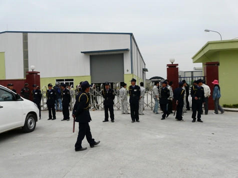 Đào Thanh Nhi thuê lực lượng bảo vệ hùng hậu đến cưỡng chế công nhân Progtechno Việt Nam ra khỏi nhà máy không cho làm việc