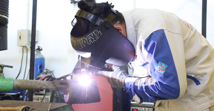 Sinh viên học Nghề hàn của Trường Cao đẳng Kỹ thuật Công nghệ Bà Rịa - Vũng Tàu (Nguồn: Website nhà trường). Sinh viên học Nghề hàn của Trường Cao đẳng Kỹ thuật Công nghệ Bà Rịa - Vũng Tàu (Nguồn: Website nhà trường).