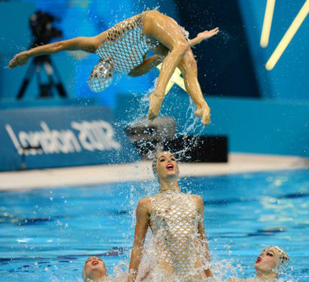 Cùng chiêm ngưỡng những hình ảnh đẹp của các VĐV bơi nghệ thuật. Cùng chiêm ngưỡng những hình ảnh đẹp của các VĐV bơi nghệ thuật.