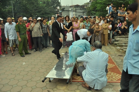 Lực lượng chức năng đang xử lý vụ việc