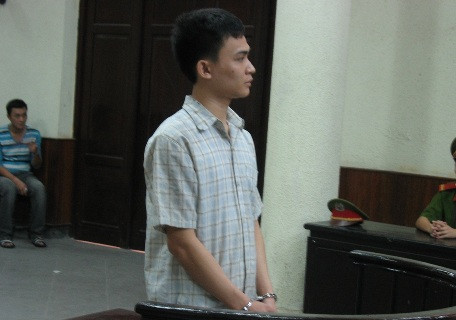 Nguyễn Hùng Cường trước vành móng ngựa Nguyễn Hùng Cường trước vành móng ngựa