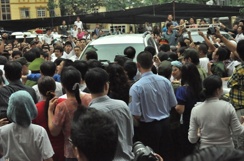 Đông quá! Chiếc xe không thể đi được nữa Đông quá! Chiếc xe không thể đi được nữa