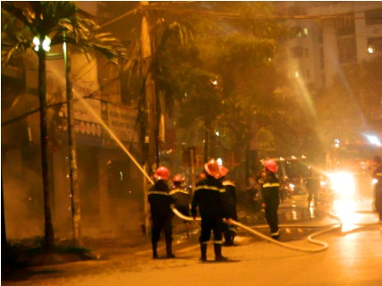 Ngay sau khi nhận được tin báo lực lượng cứu hỏa đã có mặt Ngay sau khi nhận được tin báo lực lượng cứu hỏa đã có mặt