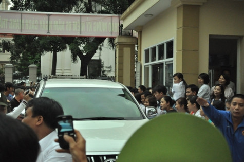 Và ai cũng muốn lưu giữ hình ảnh của cháu bé Và ai cũng muốn lưu giữ hình ảnh của cháu bé