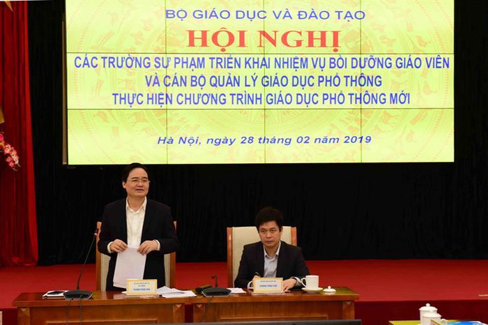 Bộ trưởng Phùng Xuân Nhạ phát biểu tại Hội nghị (ảnh nguồn cổng thông tin Bộ Giáo dục và Đào tạo). Bộ trưởng Phùng Xuân Nhạ phát biểu tại Hội nghị (ảnh nguồn cổng thông tin Bộ Giáo dục và Đào tạo).