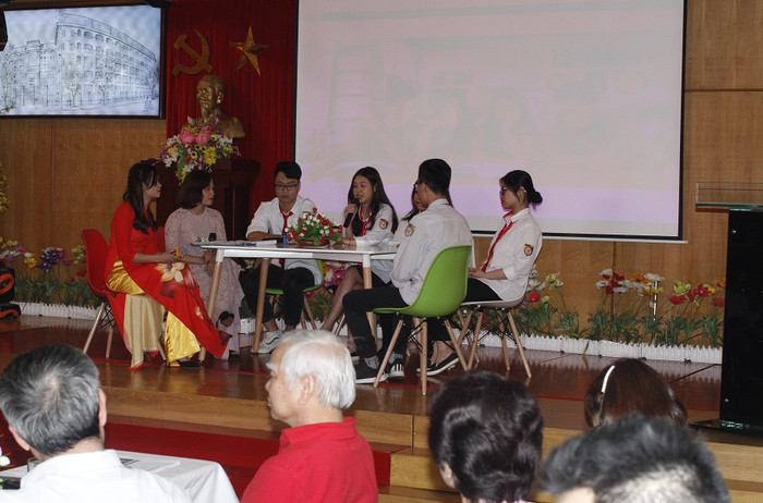 Điều các em học sinh băn khoăn nhất chính là việc độ khó và cấu trúc đề thi có giống đề thi minh họa hay không? (ảnh Trinh Phúc).