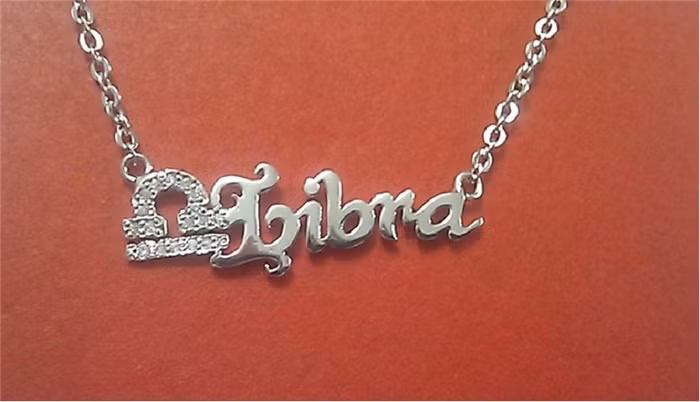 Thiên Bình (23/9 - 22/10) Đừng quá tham công tiếc việc nghen Thiên Bình, chúng sẽ khiến bạn mất khá nhiều thời gian và sức lực mà hiệu quả lại chẳng được bao nhiêu. Bạn cần phải tập trung vào những cái quan trọng, đừng để bị sao nhãng bởi những việc không đâu. Bớt một chút thời gian lên kế hoạch và mục tiêu cho mọi việc sẽ giúp bạn không những tiết kiệm được nhiều thời gian mà còn tập thói quen làm việc khoa học nữa.